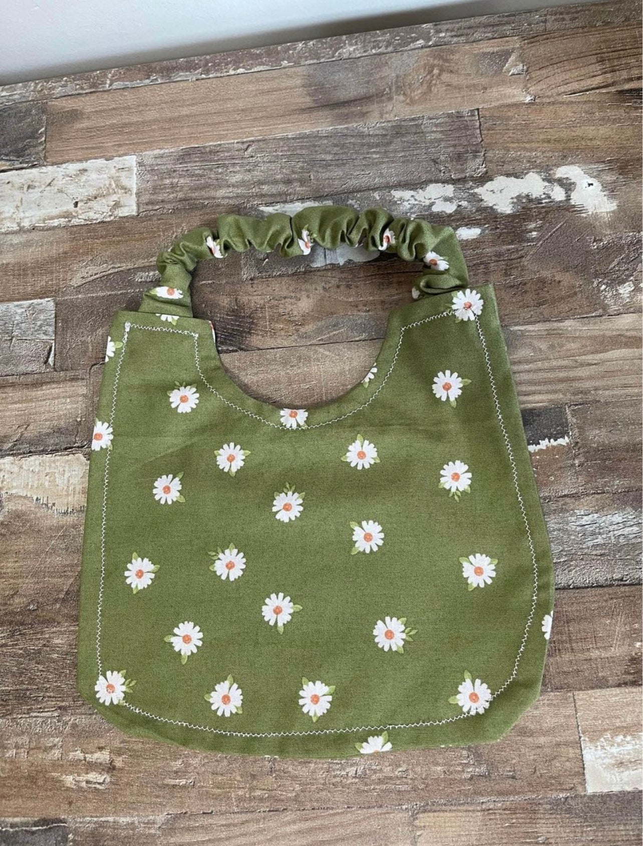 Green Daisy Scrunchie Baby Bib